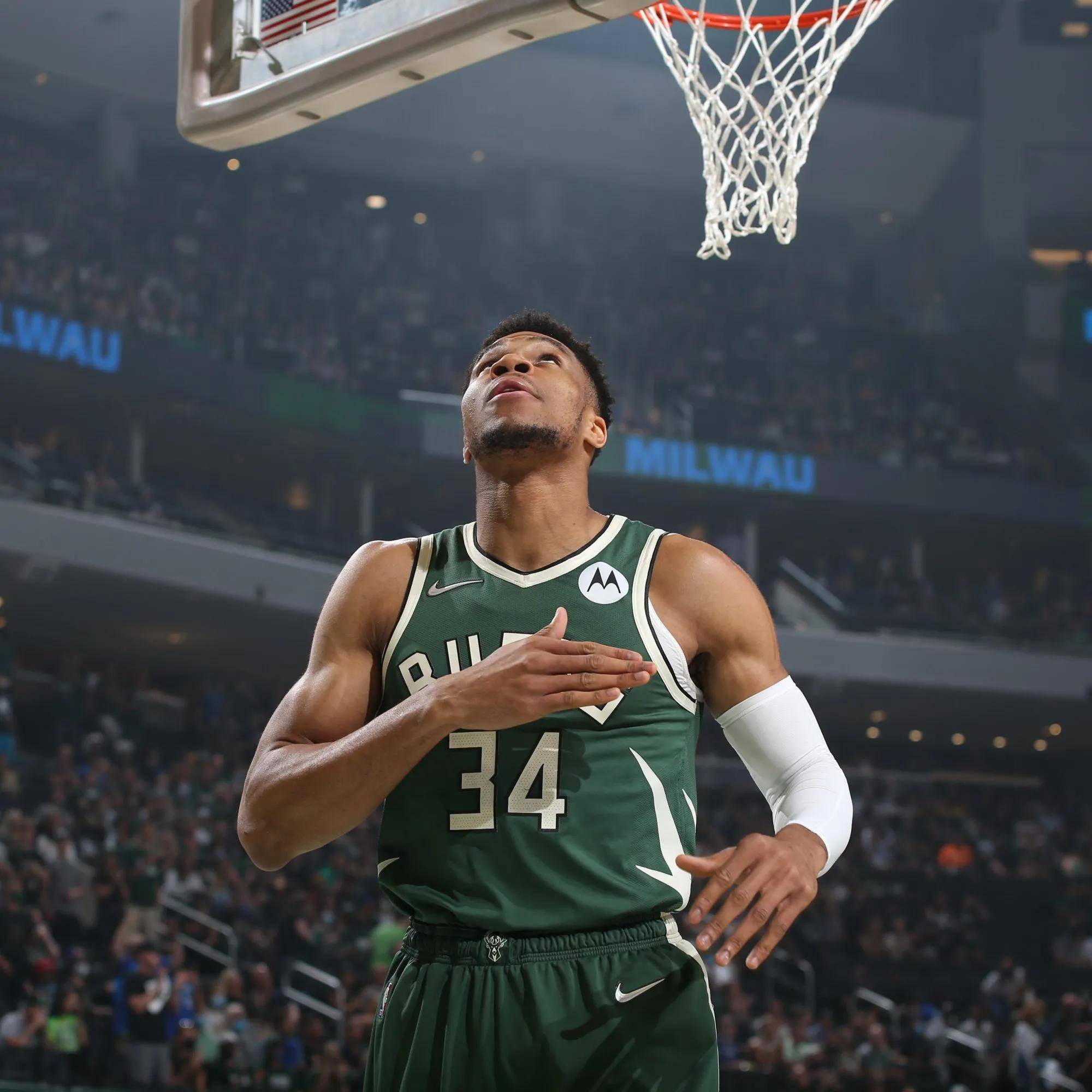 密尔沃基雄鹿发布备战花絮，关键时刻完成体检，CBA常规赛任务艰巨，轮换策略成焦点(密尔沃基雄鹿vs金州勇士)-多米娱乐