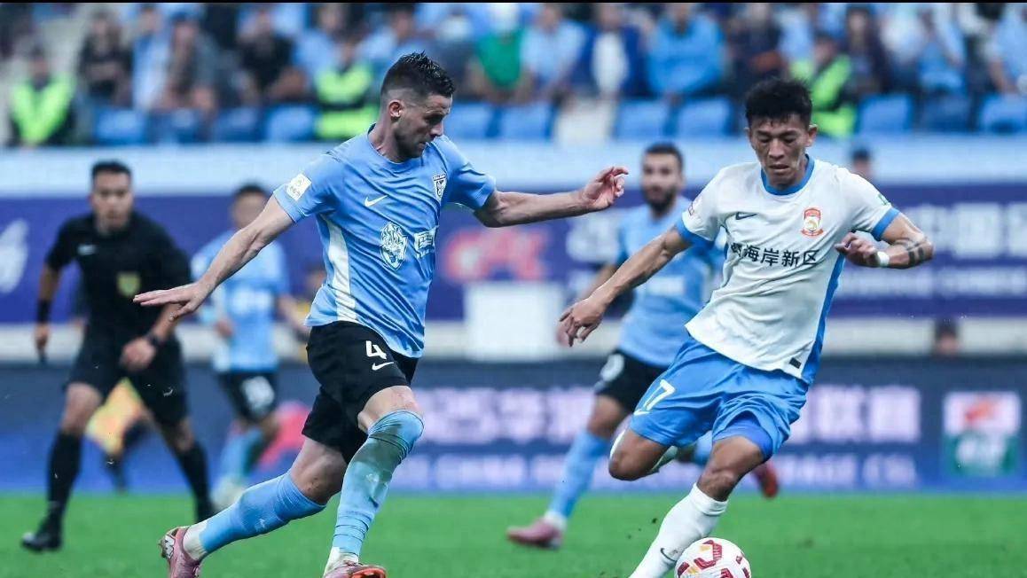 转折点夏洛特黄蜂扳平良机，亚冠冲刺阶段攻防权衡，球迷炸锅，数据趋势出现新变化(热刺vs伯恩利观众席上的阿扎尔)-多米娱乐网站